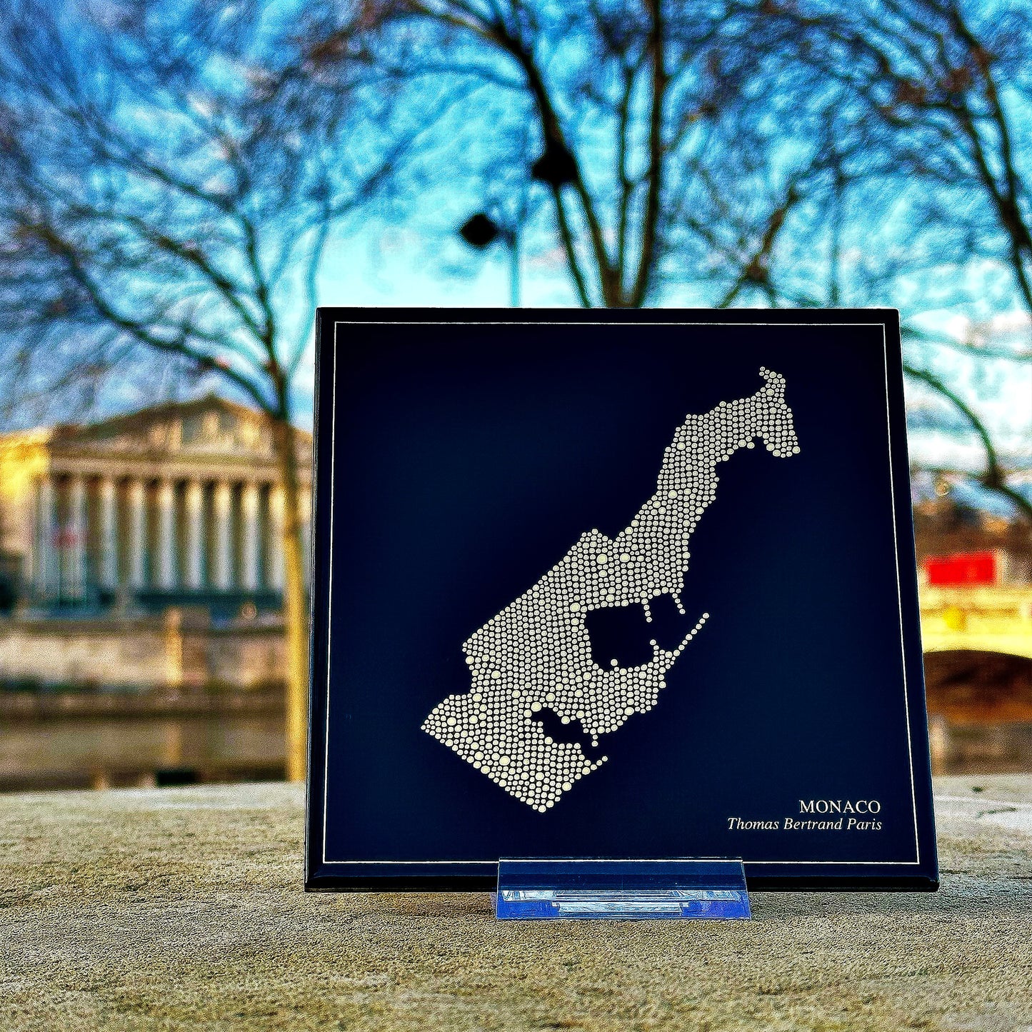 Carreau de faïence noir - Monaco en or / Thomas Bertrand Paris