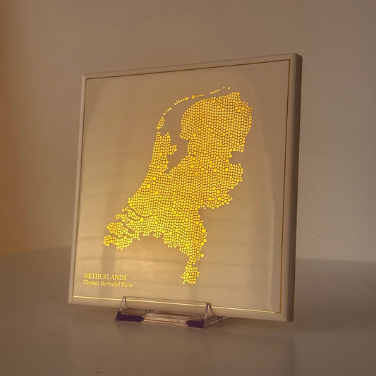 Carreau de faïence - Pays-Bas en or avec inscription / Thomas Bertrand Paris