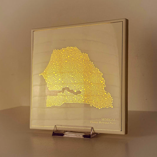 Carreau de faïence - Sénégal en or avec inscription / Thomas Bertrand Paris