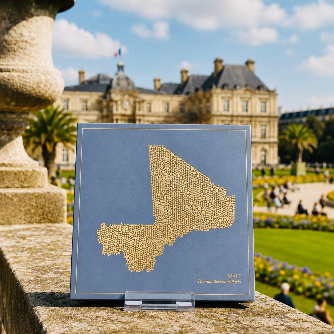 Ceramic tile - Mali in gold with inscription / Thomas Bertrand Paris