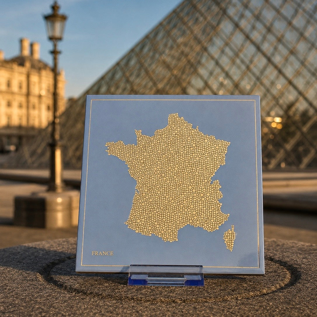 Carreau de faïence - France en or avec inscription / Thomas Bertrand Paris