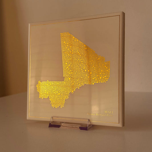 Carreau de faïence - Mali en or avec inscription / Thomas Bertrand Paris