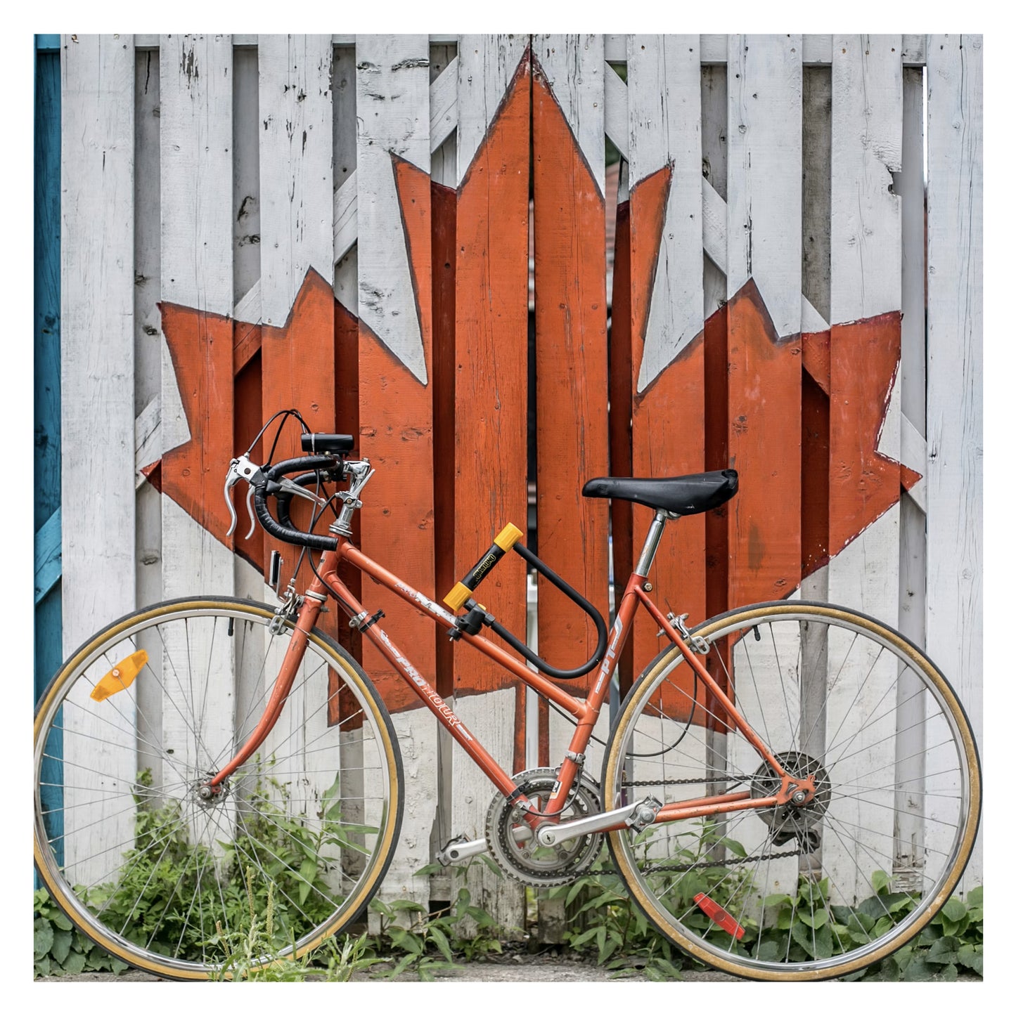 Canada - Original hand-painted ceramic