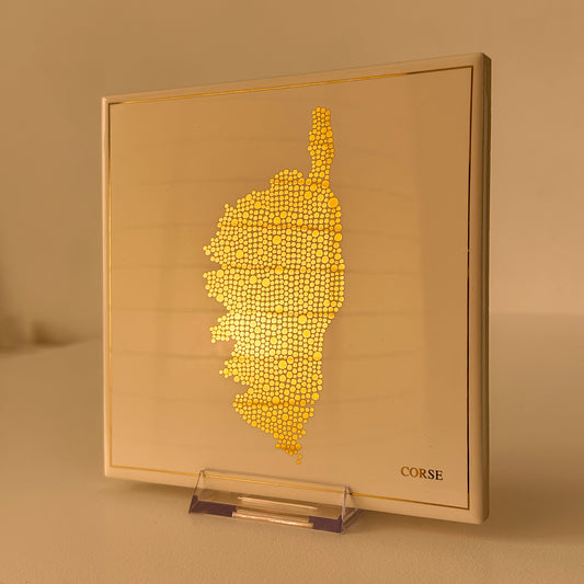 Carreau de faïence - Corse en or avec inscription / Thomas Bertrand Paris