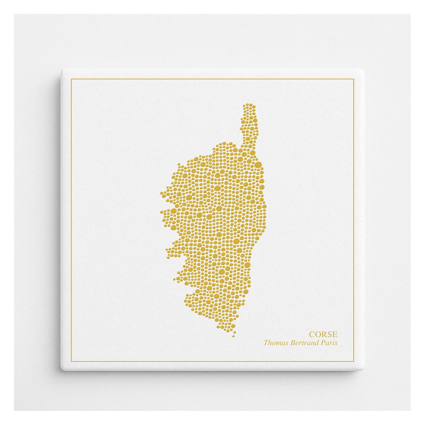 Carreau de faïence - Corse en or avec inscription / Thomas Bertrand Paris