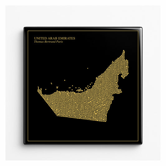 Carreau de faïence noir - Emirats Arabes Unis en or avec inscription / Thomas Bertrand Paris