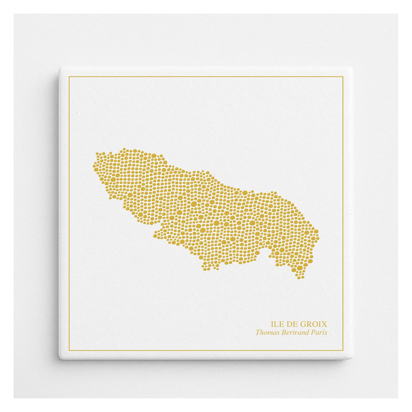 Carreau de faïence - Groix en or avec inscription / Thomas Bertrand Paris