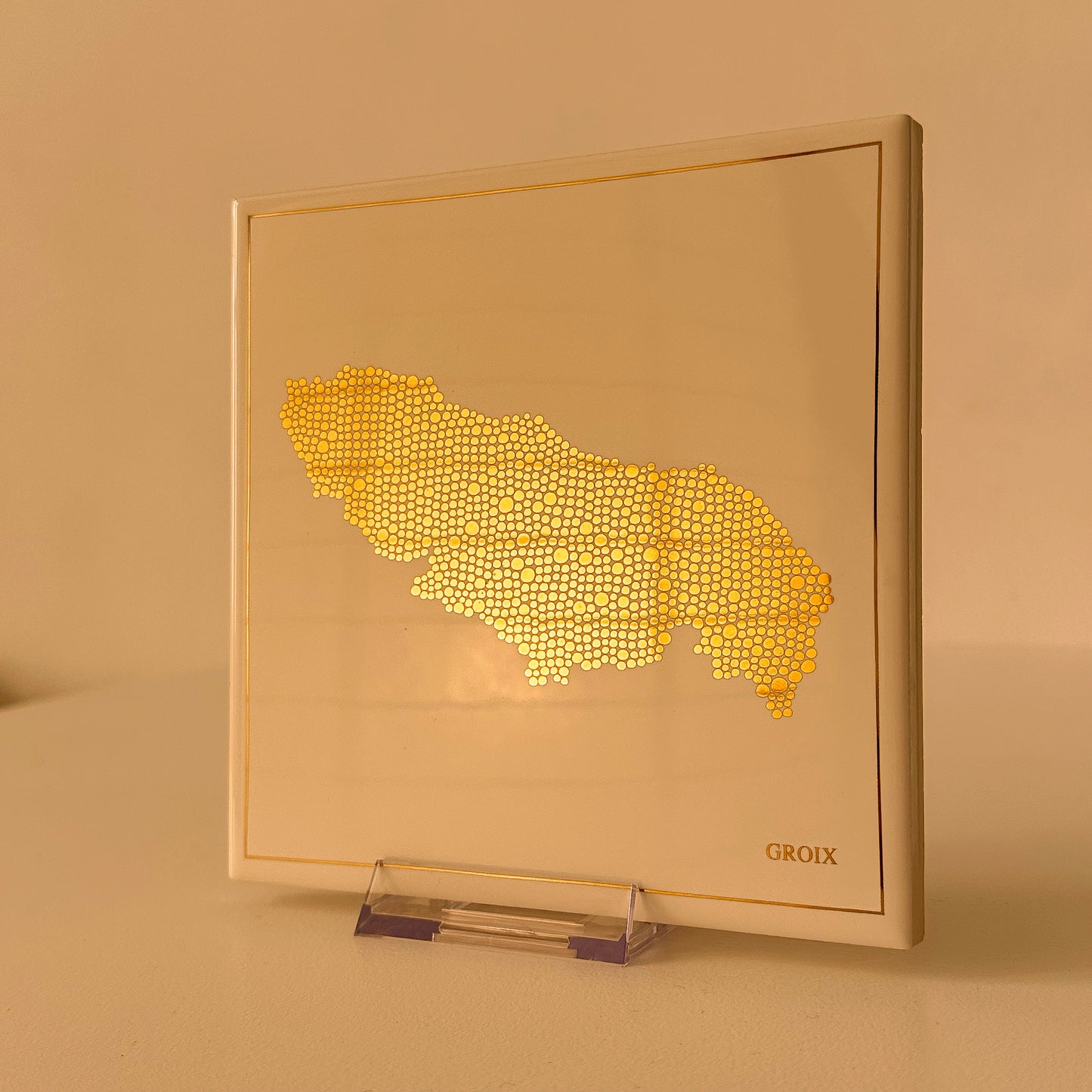 Carreau de faïence - Groix en or avec inscription / Thomas Bertrand Paris