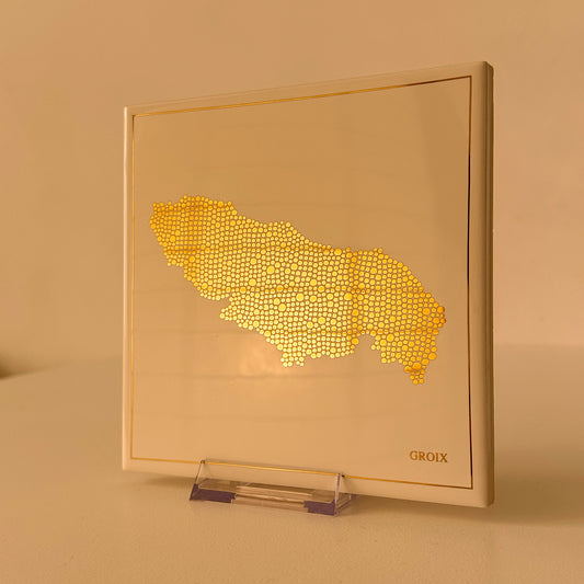 Carreau de faïence - Groix en or avec inscription / Thomas Bertrand Paris