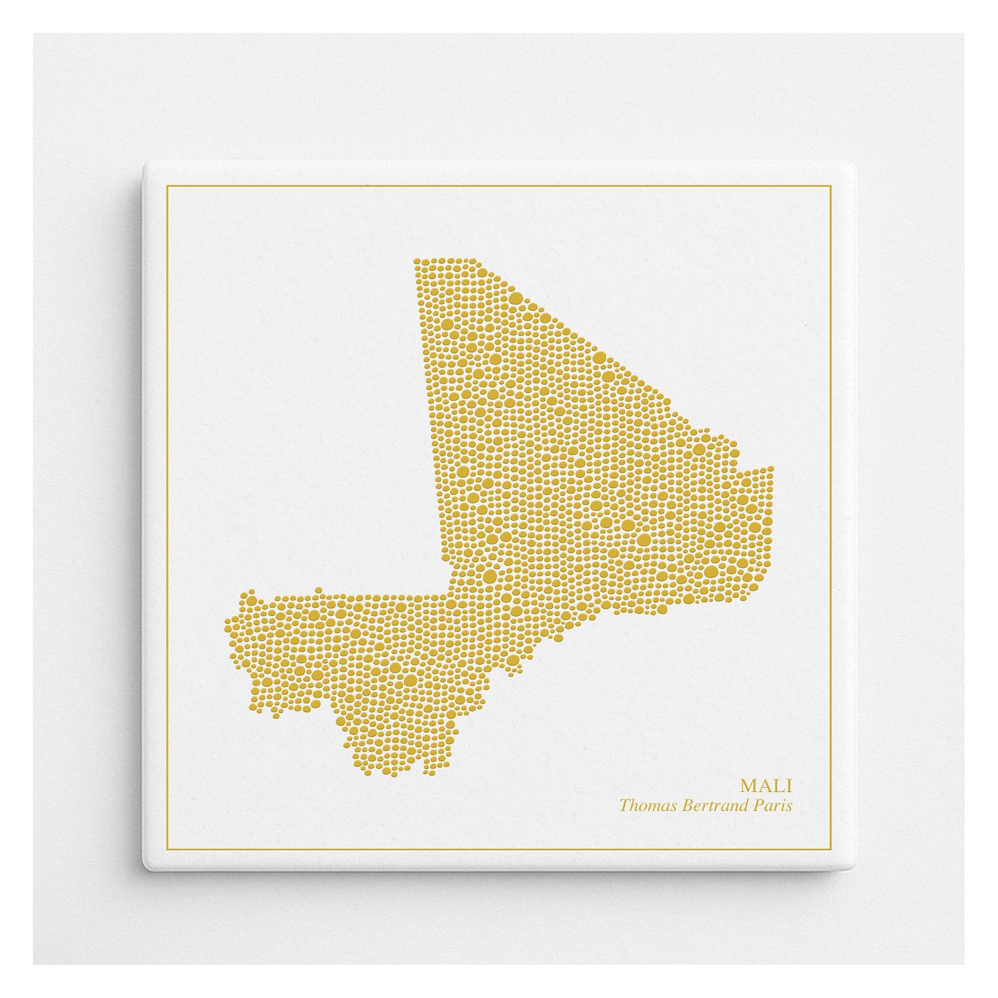 Carreau de faïence - Mali en or avec inscription / Thomas Bertrand Paris