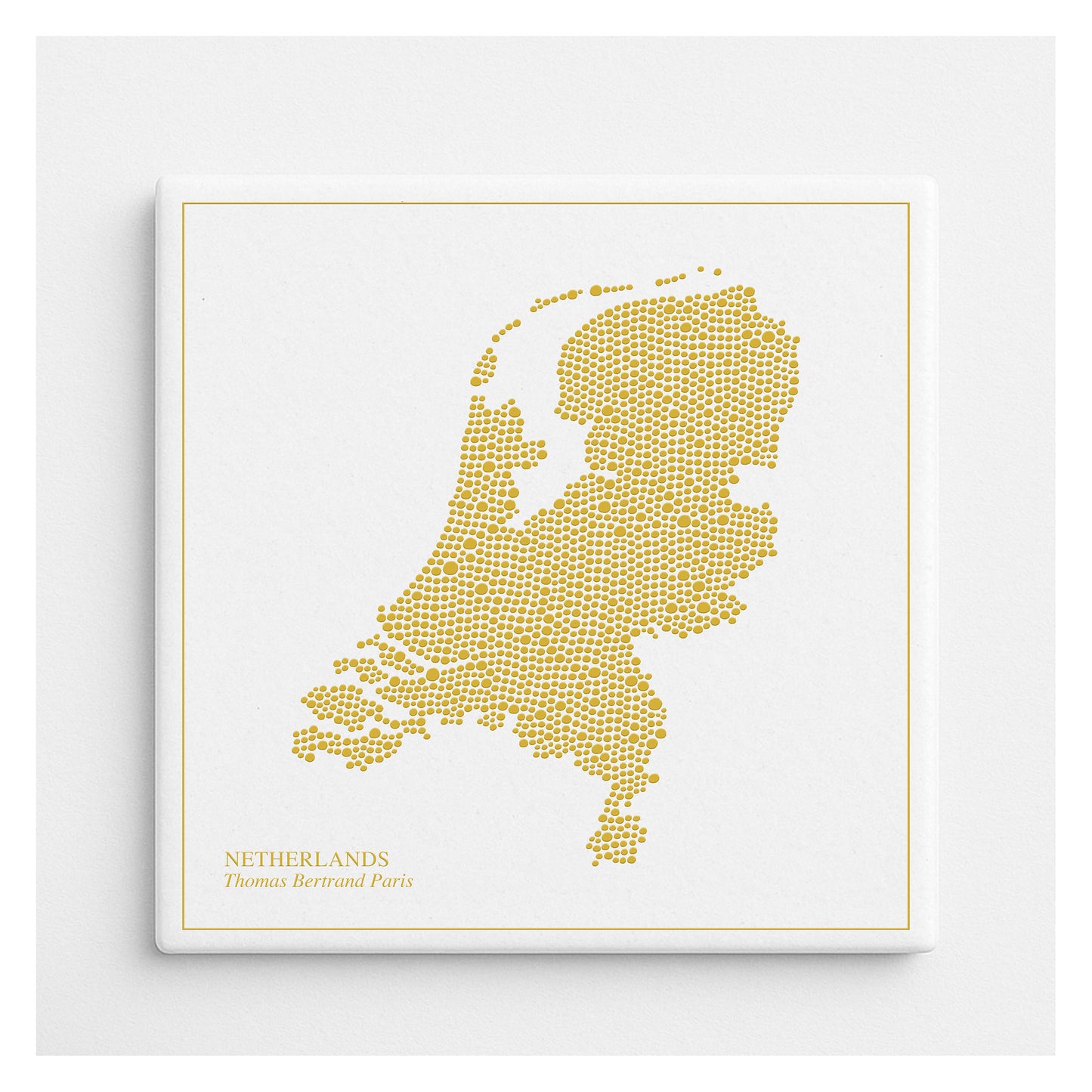 Carreau de faïence - Pays-Bas en or avec inscription / Thomas Bertrand Paris