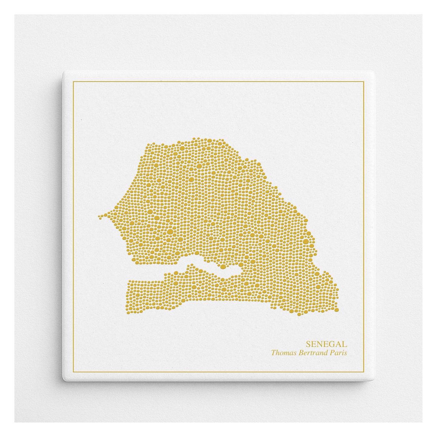 Carreau de faïence - Sénégal en or avec inscription / Thomas Bertrand Paris