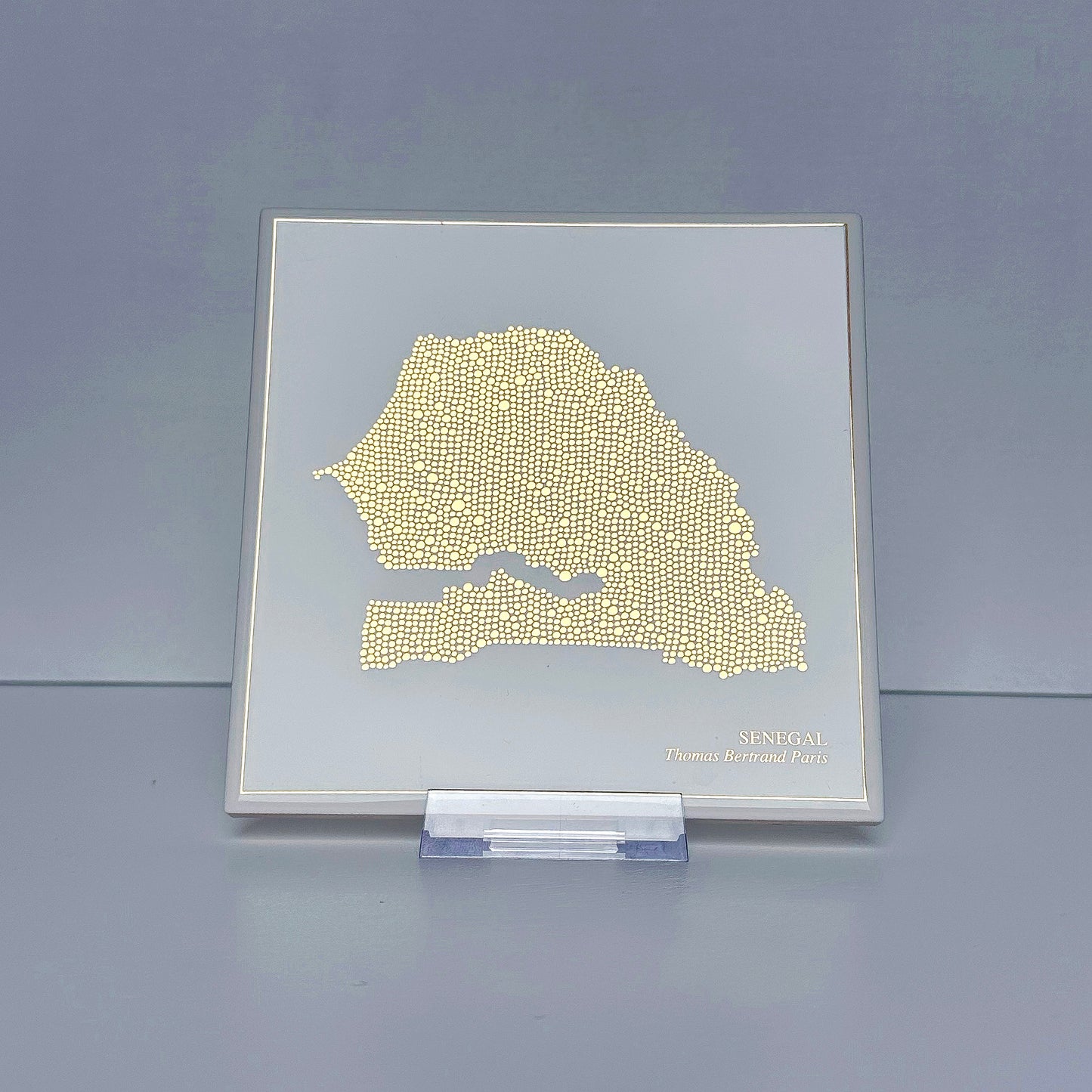 Carreau de faïence - Sénégal en or avec inscription / Thomas Bertrand Paris